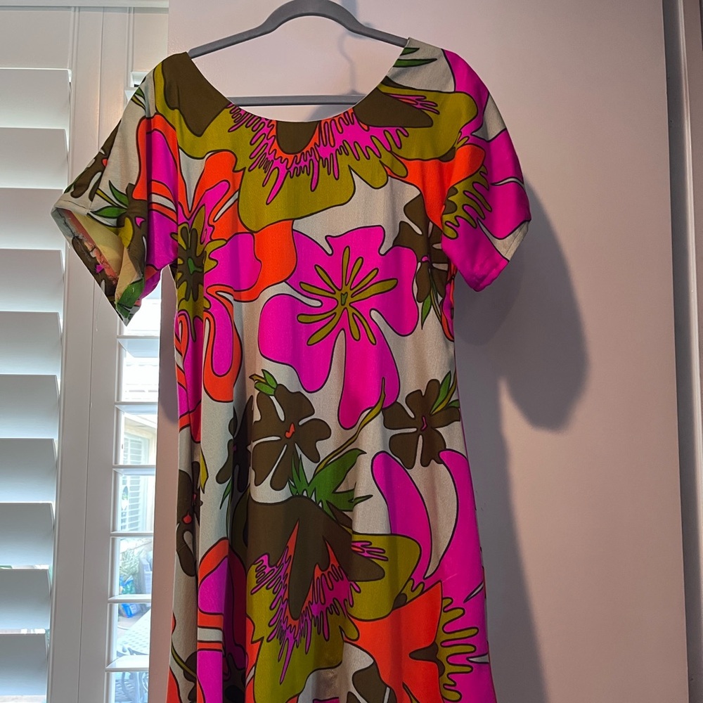 Tahiti imports vintage, vibrant FloralWomen's Dress